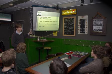 APIH geeft studenten gratis bridgeles op de clubavond