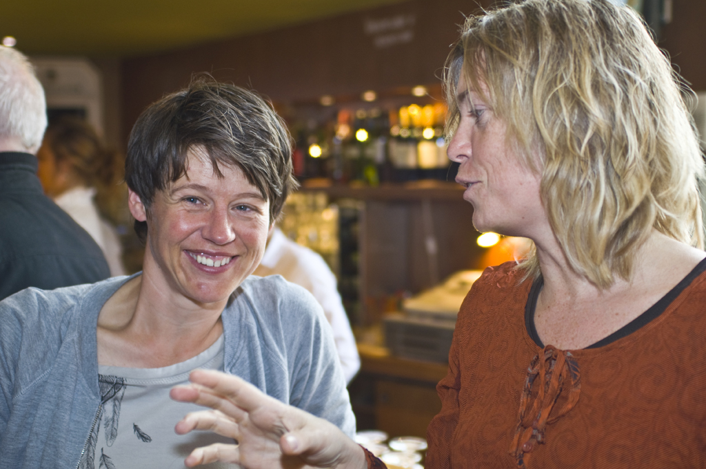 de andere helft al lang aan de bar