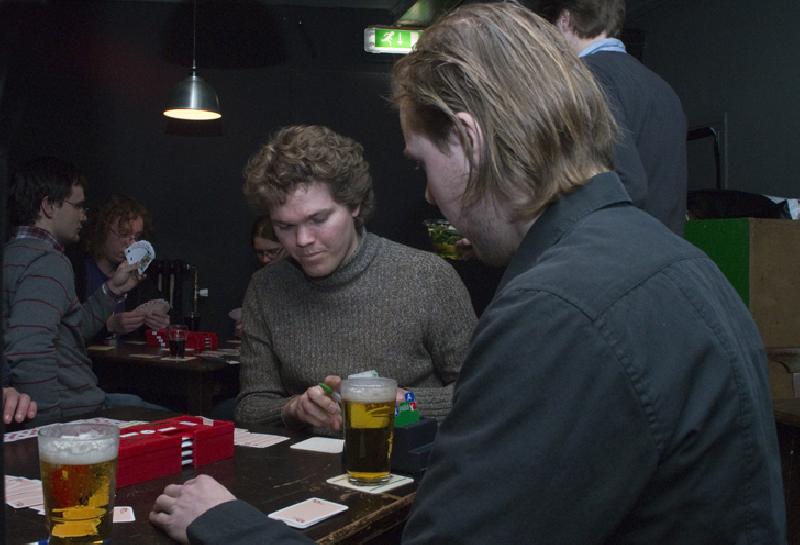 Kaarten met een biertje