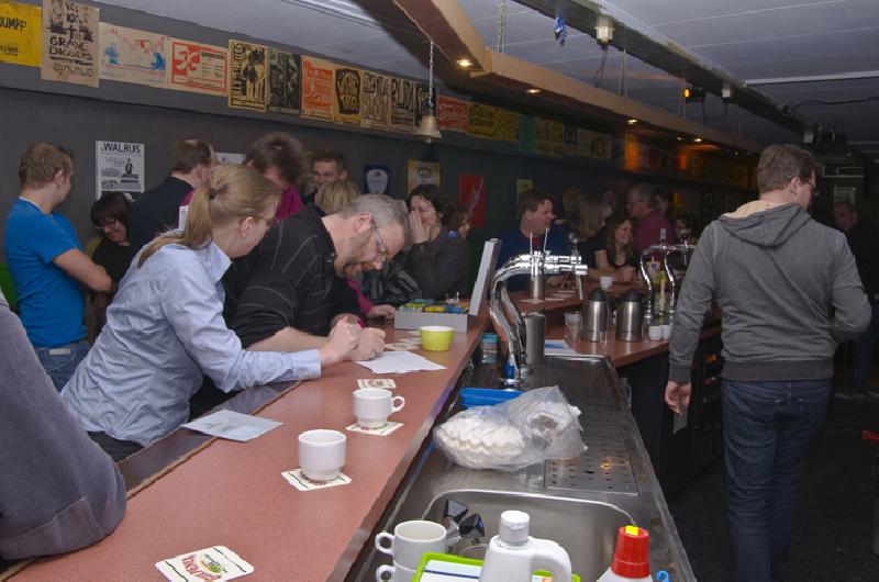 Nakaarten aan de bar